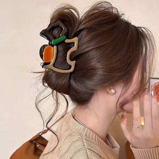 Zan Yingmei 2025 new medium-sized high-end gripping clip for women, simple design, wavy shark clip, hairpin clip for back of head, yellow coffee color puppy gripping clip, 1 piece