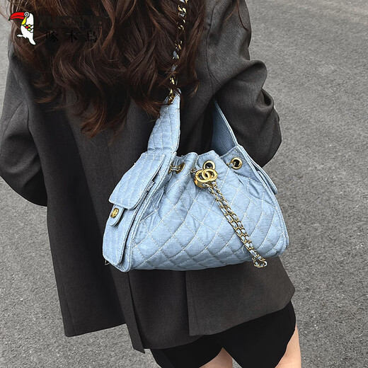 Woodpecker motorcycle hot girl underarm bag for women 2025 new trendy and super hot small fragrance style shoulder bag large capacity versatile bucket bag beibai follow the store for shipping insurance