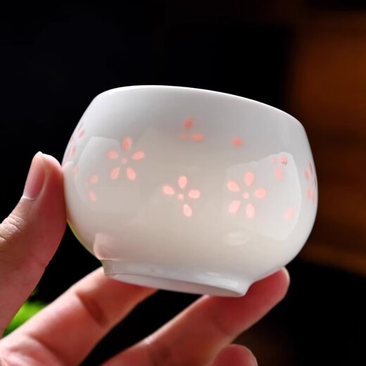 Suet-fat jade porcelain tea cup, exquisite hollow hand-painted plum blossom master cup, new tea-making small tea cup, exquisite tea cup, pair of cups, blue and pink, 1 each