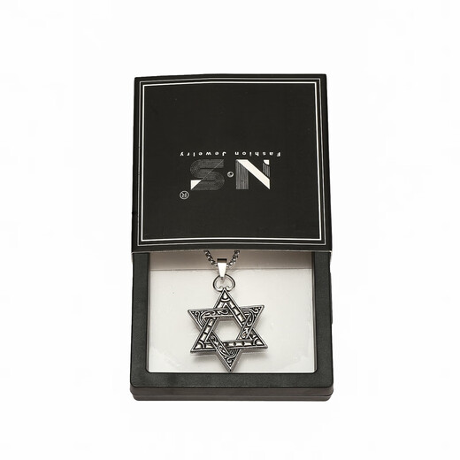 Six-pointed star pendant, titanium steel men's necklace, trendy, non-fading, European and American fashion, hip-hop style, niche jewelry, versatile Hexagram star necklace