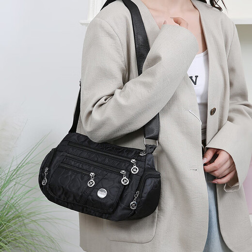 New large capacity waterproof nylon European and American fashion trends for women with large capacity simple and versatile retro one-shoulder crossbody bag black