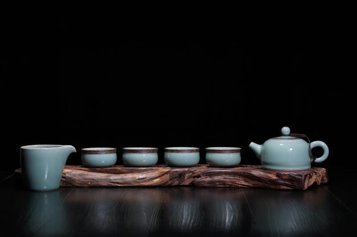 Faites une tasse de thé 2025 New Longquan Celadon Kung Fu Tea Set Gift Gift Board Office Handmade Teapot Fair Picture Gold Silk Cloud 6624