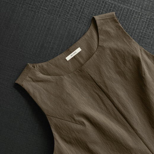 Meiyang Schokoladenkleid Falten Textur Taille-Huging ärmellose Weste Rock braune Farbe xl