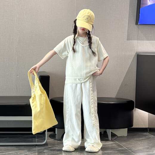 MOKITOUL女童夏季套装2025新款儿童夏季薄款镂空短袖T恤大童阔腿裤三件套 浅黄色t+马甲（高端礼盒包装） 50 cm3 1