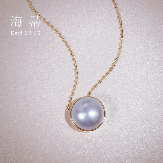Haidi's perfect match, 18K gold oblate 12-13mm freshwater pearl and maple pendant, a birthday gift for her girlfriend, comes with a S925 silver gold-plated chain.