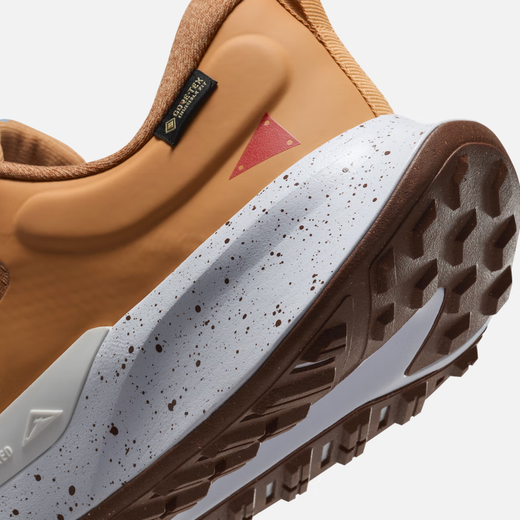 
NIKE Japan Direct Mail JUNIPER TRAIL 2 GORE-TEX Waterproof Men's Cross-Country Running Shoes HM9734 003 Light Silver/Slight Yellow Green/College Gray/Dark Team Red/41