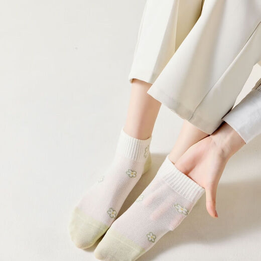 White summer socks cartoon ladies bear cute thin Japanese moisture-absorbing and sweating student socks ins boat socks live exclusive, each color has a total of 5 pairs