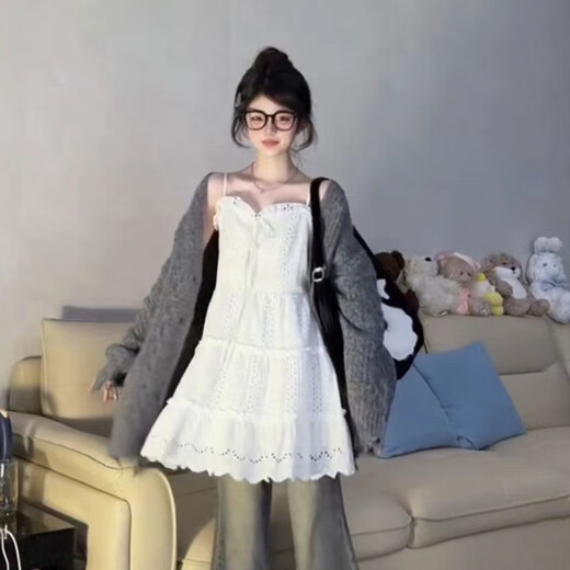 酷章（KUZHANG）4884人收藏两件套装小个子甜美学院风蕾丝拼接吊带连衣裙叠 套装灰色毛衣+白色吊带裙子 L