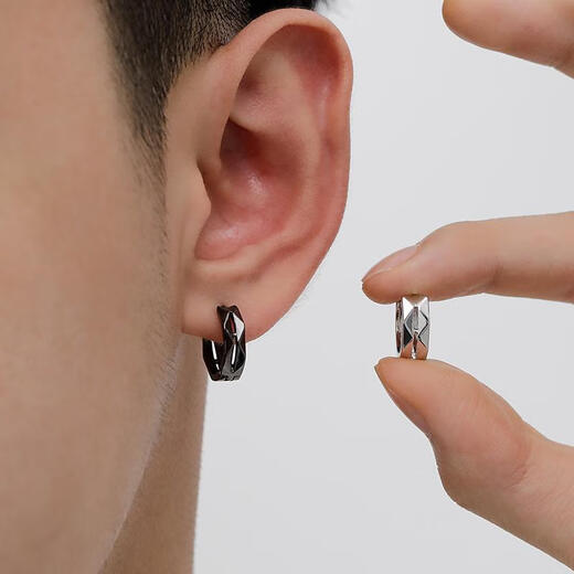 Miao Yijia men's ear clips without piercing boys' earrings black ear studs trendy niche handsome high-end silver earrings accessories double layer three-dimensional ear clips 1 silver 1 black one pair