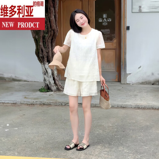 Victoria's style 2025 summer new fashionable and fashionable versatile short-sleeved hollow casual top wide-leg slimming shorts suit for women, off-white two-piece set S recommended 80-100Jin [Jin equals 0.5 kg]