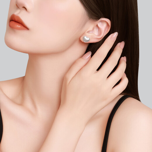 Chao Acer Platinum Love Heart Earrings for Women PT950 Brushed Earrings Versatile Gift for Girlfriend Priced at RMB 310 2.4g, One Pair (Free Silicone Ear Plugs)