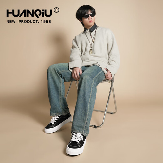 Zapatos de lona negra de suela gruesa global para hombres 2025 Summer Nuevo estudiante informal zapatos deportivos hombres hombres