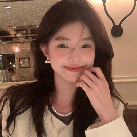 Rabbit earrings for women 2025 new pearl earrings plated sterling silver earrings temperament light luxury high-end silver jewelry ear piercing cherry style pearl earrings