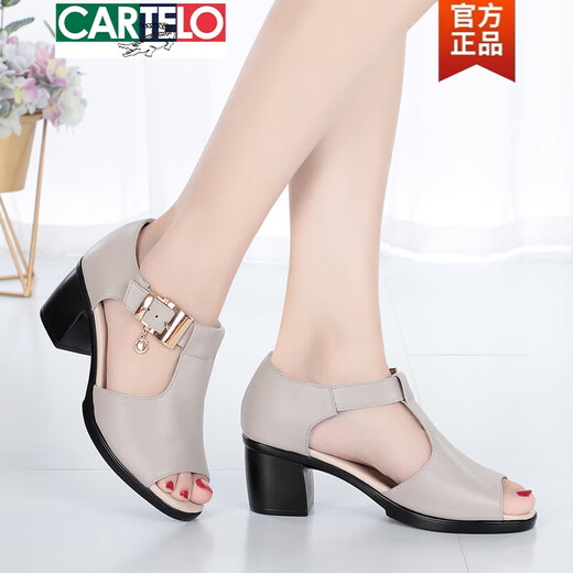 卡帝乐鳄鱼（CARTELO）25新款夏季粗跟妈妈鞋女士真皮软底休闲中老年凉鞋大码鱼嘴凉皮鞋 黑色(596) 38