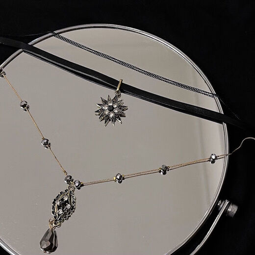 Beautifully made retro Baroque Gothic crystal multi-layered leather necklace choker temperament goddess exotic stacked clavicle necklace multi-layered Baroque necklace 1 piece