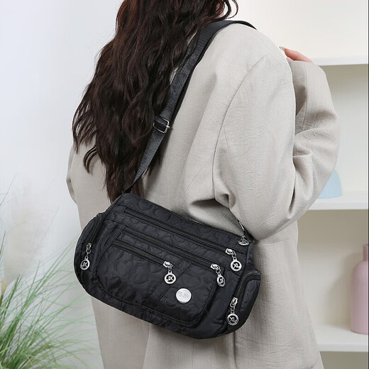 New large capacity waterproof nylon European and American fashion trends for women with large capacity simple and versatile retro one-shoulder crossbody bag black
