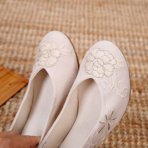 BULLS WANZE新款老北京布鞋女绣花鞋女粗跟浅口民族风复古改良汉服布鞋 绿色 35