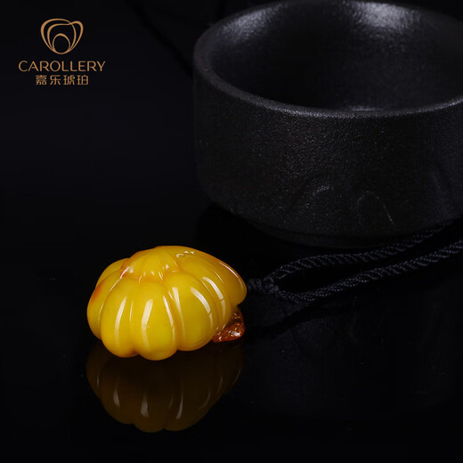 Jiale amber beeswax pendant amber carved pumpkin pendant natural oxidation old wax pendant female birthday gift