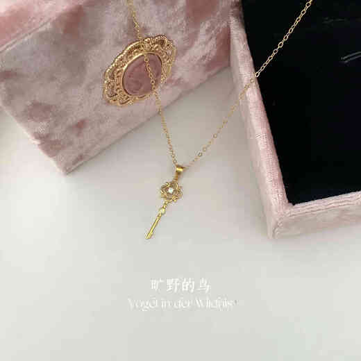 Only pair of gold key pendant S925 silver high-end light luxury niche design k gold necklace women's 2025 new style