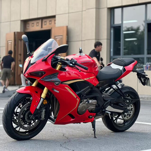 Second-hand new Qianjiang QJ racing 600 four-cylinder water-cooled heavy motorcycle large-row sports car party racing spring breeze 675SR motorcycle gray