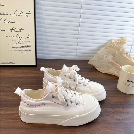 Jinghua Autumn Canvas Shoes for Women 2025 Nuevos zapatos blancos bordados para el petróleo espesas zapatos de tablero de planta gruesas