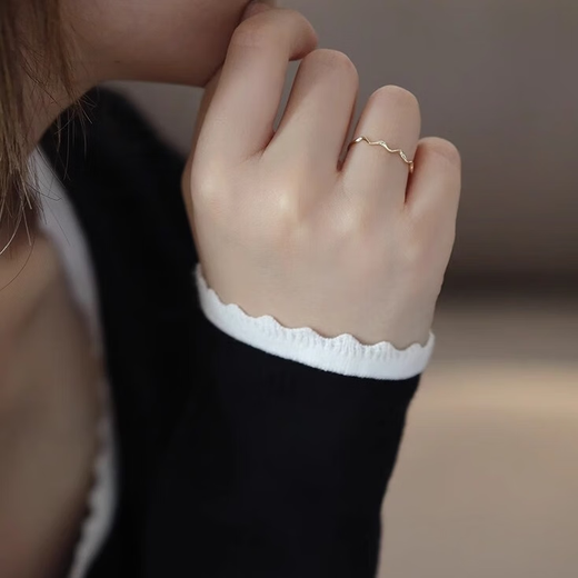 Yadige gold minimalist wave niche special K gold-plated ring exquisite daily simple stacking wear and commuting good match light yellow Hong Kong code No. 6