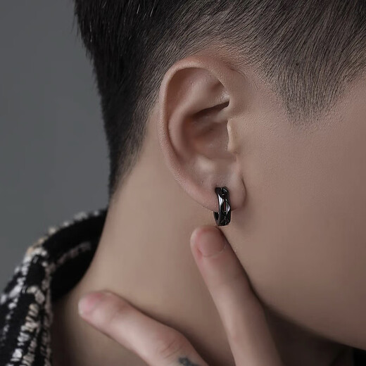 Miao Yijia men's ear clips without piercing boys' earrings black ear studs trendy niche handsome high-end silver earrings accessories double layer three-dimensional ear clips 1 silver 1 black one pair