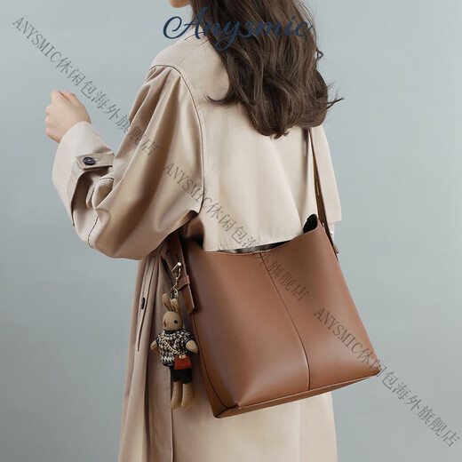 
ANYSMIC Bag Women's Bag Luxury Brand Shoulder Bag Women's Armpit Bag 2025 New versatile Commuter Bucket Bag Women's Caramel Color