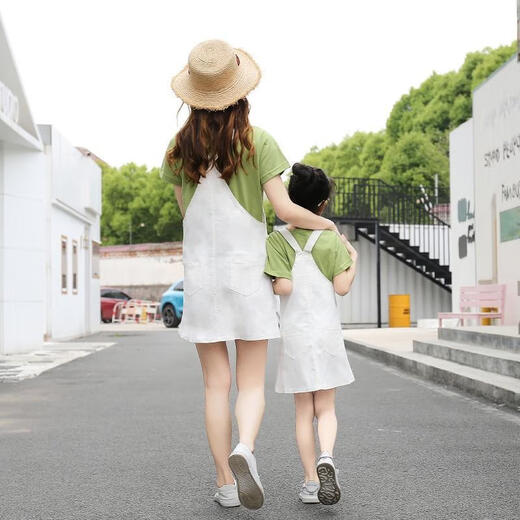Apocalypse parent-enfant de tenue de tenue de famille trois et quatre été 2025 Nouvelle-lamelle mère et enfant mère et fille de base de fille de base de t-shirt à la mode