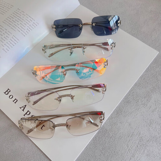 Jennie mismas gafas de sol sin marco Estilo de la marca Starry Rhinestone Hot Girls Y2K Sun Gaflass Tending Jennie mismo estilo (cubierto gris) Templos de estrella Anti-ultravioleta