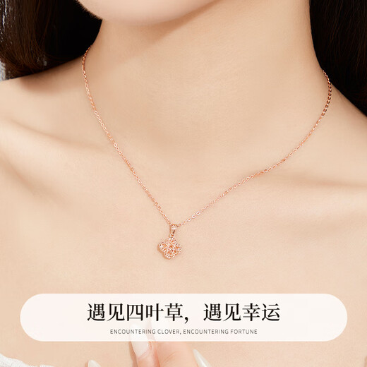 Lao Fengxiang 18K gold necklace for women, hollow four-leaf clover pendant jewelry, fashionable birthday and anniversary gift for girlfriend and wife, woven lucky 18K gold pendant* brand gift box