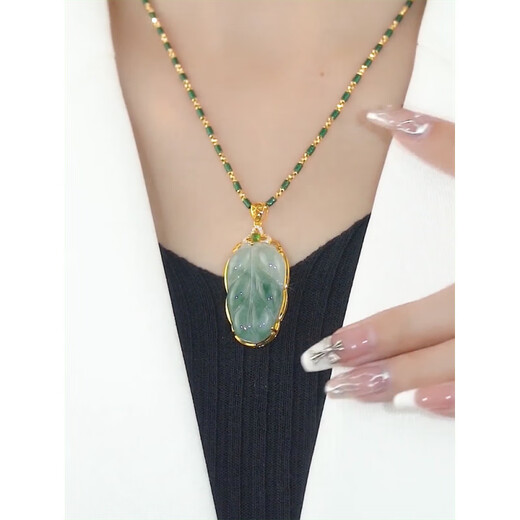 Pang Donglai Quality Golden Branch Jade Leaf Pendant Retro Retro Ожерелье 2025 Новая легкая роскошная ниша нефрита -свитер сети женский большой золотой ветвь нефритовый подвесной ожерелье нефритового листа листья