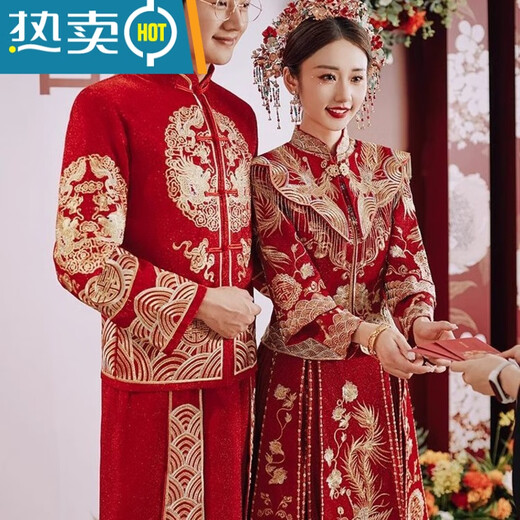 Robe de mariée du village de Shantoulin Phoenix Couronne et poitrine rouge 2025 Petit enfant Xiuhe Vêtements Chinerie de robe de mariée Robe mariée Dragon et Phoenix Gown printemps and d'été Style de châle de châle Fenglaiyi donne une coiffure exquise S