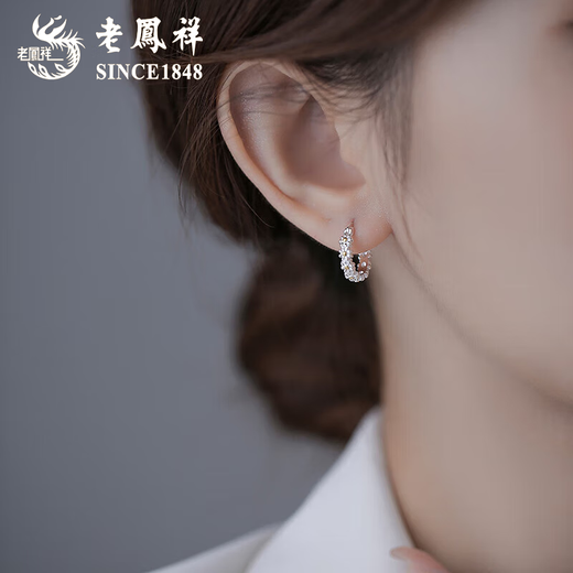 Lao Fengxiang 925 silver earrings with small daisy silver earrings, feminine earrings, a Christmas gift for my wife, silver earrings, earrings, a pair of small daisy earrings, a birthday gift