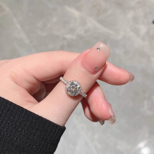 Pt950 platinum moissanite color diamond ring round package full of diamonds ring female engagement proposal to send girlfriend birthday gift round package full of diamonds 50 points - light luxury model default open style (size can be adjusted)