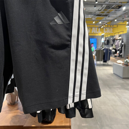 阿迪达斯（adidas）男裤子2025夏季新款运动裤舒适透气跑步训练宽松休闲短裤五分裤 KC3897三条杠/针织 S