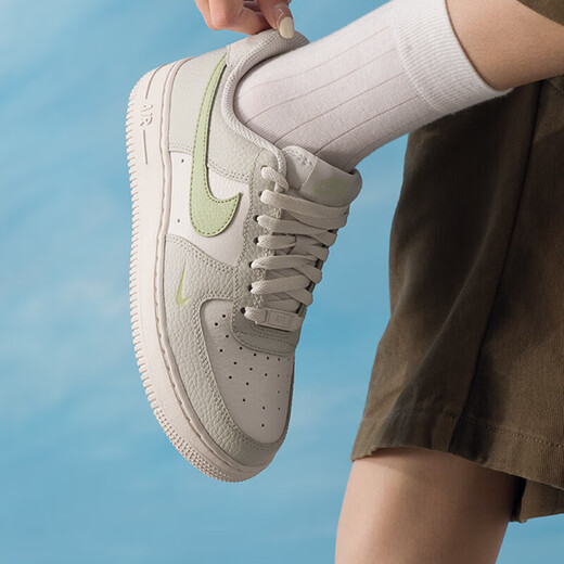 Nike (Nike) Schuhe für Frauen Air Force 1 Air Force 1 Af1 Lychee Leder kleine weiße Schuhe Casual Schuhe Sportschuhe IB3881-001 Weißes Grün 37.5