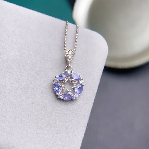 Fat Donglai purchased the same style of tanzanite pendant, charming purple, full body, explosive color, 925 silver, exquisitely inlaid with white gold base.