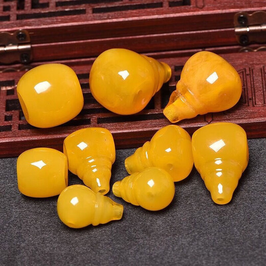DL 1998 Fat Donglai same style chicken oil yellow beeswax three-way beeswax three-way integrated Buddha head chicken oil yellow old wax amber with pearl gold 12mm beeswax three-way 1 piece