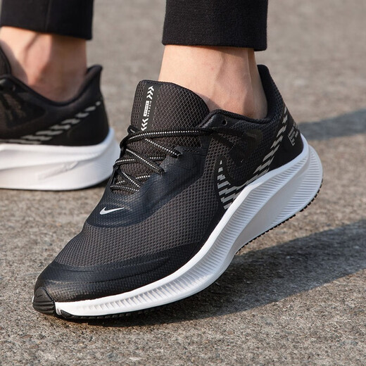 Nike (Nike) Chaussures masculines 25 Summer Nouvelles chaussures de sport quête Explorateur Mesh Breatte Casual Shoes Lightweight Reveronage Chaussures de course DA1105-100 / Quest 4 / White Grey Red 39