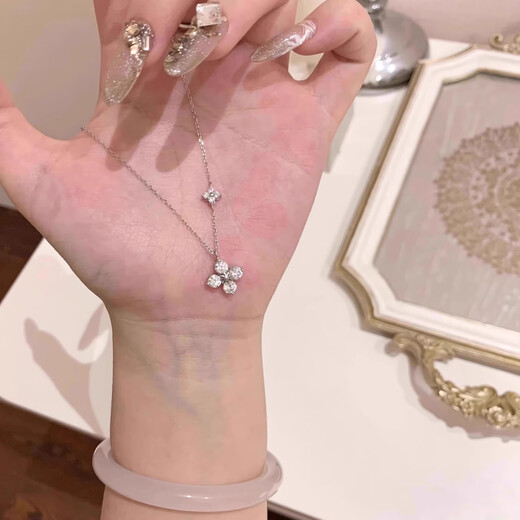 Lucky four-leaf clover necklace women's summer light luxury niche design high-end small flower clavicle chain hot style choker four-leaf clover necklace