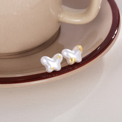 
MHFDO Old Phoenix Simple and Atmospheric White Pearl Gold Foil Embellished Earrings Silver Needle Temperament Earrings Niche Earrings Women E16778E Flowers
