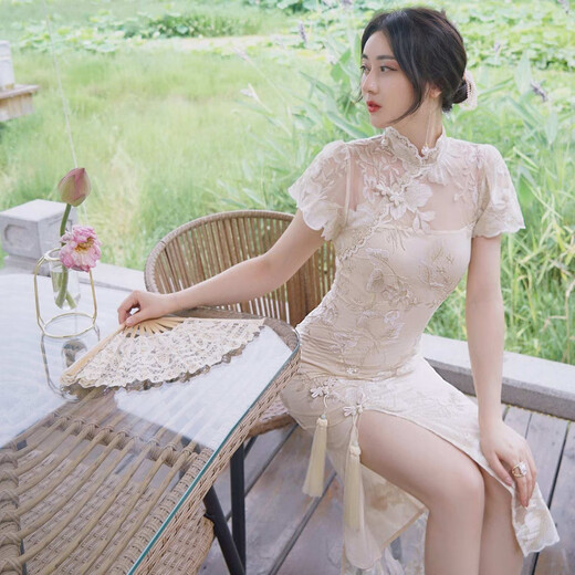 尚晗荷花香刺绣国风改良开叉旗袍2025夏季新款气质修身显瘦连衣裙 米白色优质版 6626 XL
