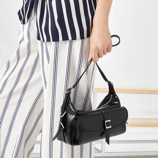 CHARLES&KEITH25夏季新品复古油蜡皮单肩斜挎腋下包CK2-20782621 Noir黑色 S