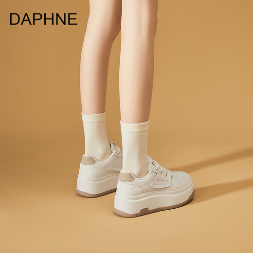 达芙妮;DAPHNE简约透气板鞋女2025秋季新款休闲小白鞋低帮厚底面包鞋系带鞋子女 卡其色 36