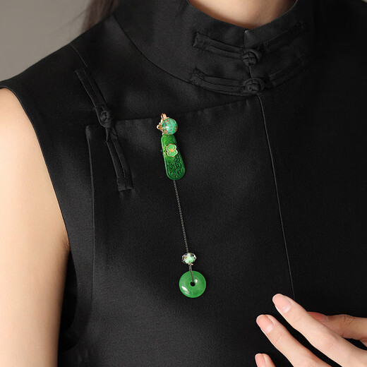 Ancient sayings and modern style cheongsam pressed placket pendant buckle dry green tassel hangings Chinese style clothes tea clothes jade accessories 2025 new style for women