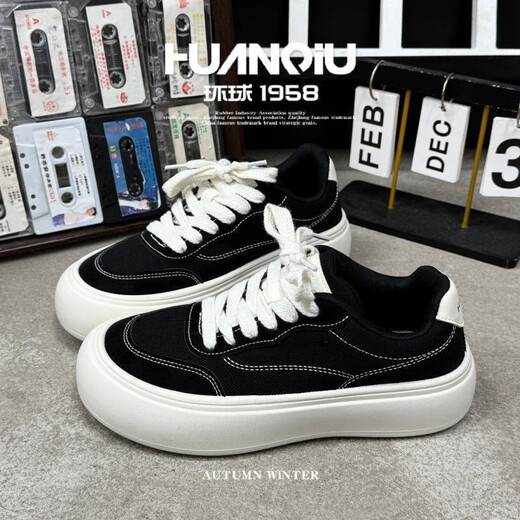 Global Classic Black Board Schuhe Männer vielseitig dicker Einzel 2025 Neue Schuhe für schwarze Leinwandschuhe der Herren -Sommer -Atmungsbehandlung.