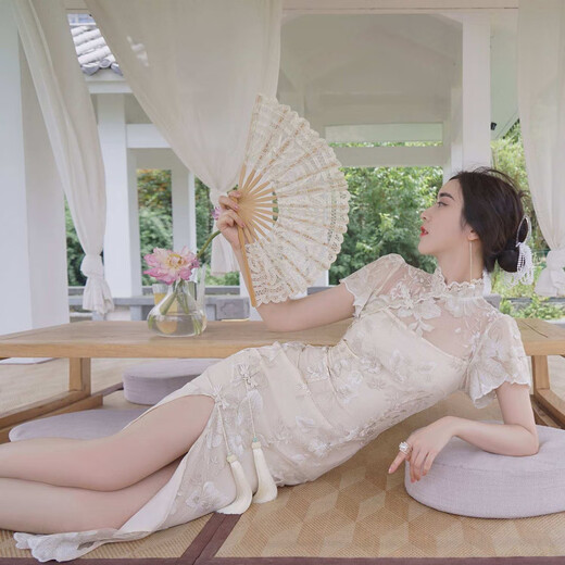 尚晗荷花香刺绣国风改良开叉旗袍2025夏季新款气质修身显瘦连衣裙 米白色优质版 6626 XL