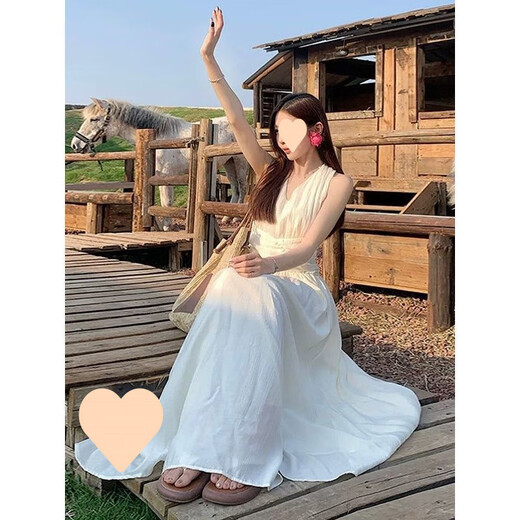 French style white sleeveless halterneck v-neck dress in shimmer for women 2025 new summer style, beautiful waist slimming long skirt, halterneck waist dress, off-white S