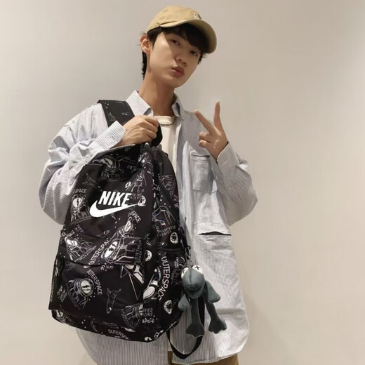 NBA CARES-NIKE书包新款背包六年级初中生潮流高颜值大容量百搭耐脏涂鸦双 耐克NIKE-5009nk满天星黑色 耐克NIKE-带毛绒铃铛挂件
